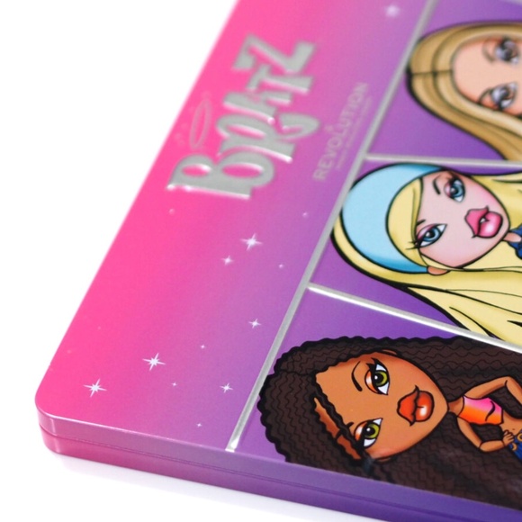 ๐ $23 - Makeup Revolution BRATZ Eyeshadow Palette w/mirror - Picture 11 of 12